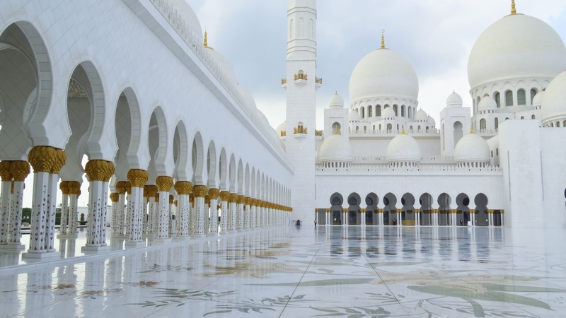 serial-travelers-abu-dhabi-mosquee-Cheikh-Zayed-cour-interieure(2)