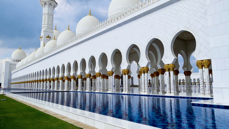 serial-travelers-abu-dhabi-mosquee-Cheikh-Zayed-pool