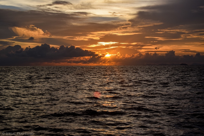 serial-travelers-thailand-koh-phi-phi-sunset-point(1)