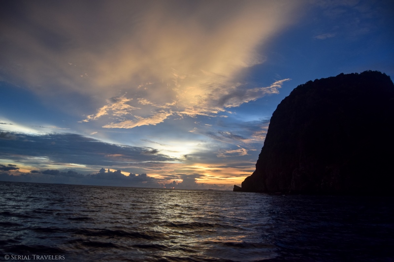 serial-travelers-thailand-koh-phi-phi-sunset-point(7)