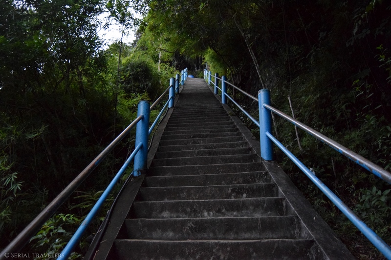 serial-travelers-thailand-krabi-tiger-cave-temple-stairs