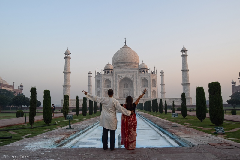 serial-travelers-india-agra-taj-mahal-sunrise-couple-sari-saree-tenue-traditionnelle-indienne-3