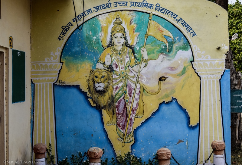 serial-travelers-india-jaipur-pink-city-street-art-wall-painted-lady-india