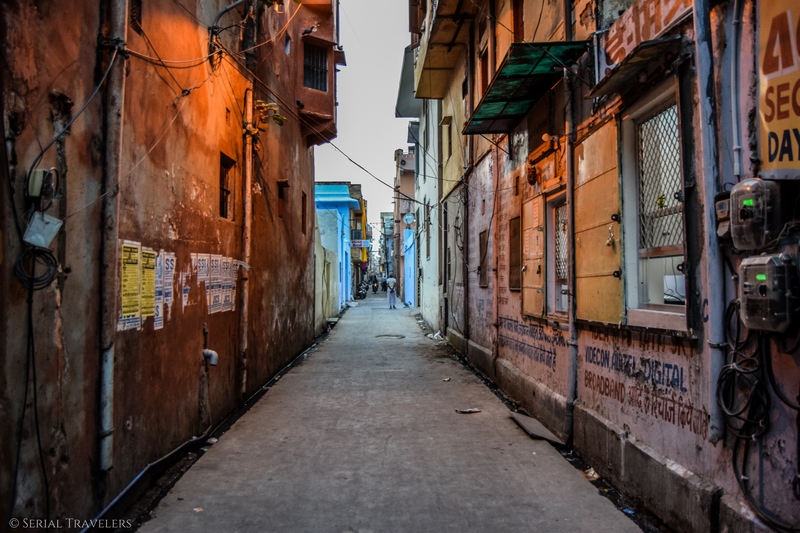 serial-travelers-india-rajasthan-jaipur-street-rue-wall-mur-colore-color