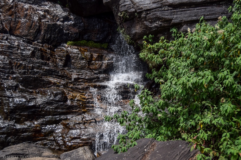 serial-travelers-sri-lanka-nuwara-eliya-lovers-leap-waterfall3