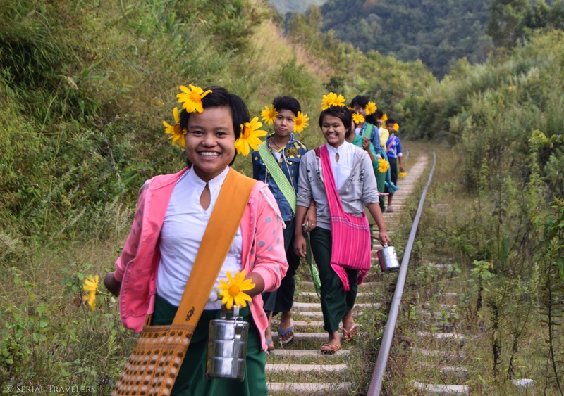 serial-travelers-myanmar-trek-kalaw-inle-sam-family-rail-enfant-fleur