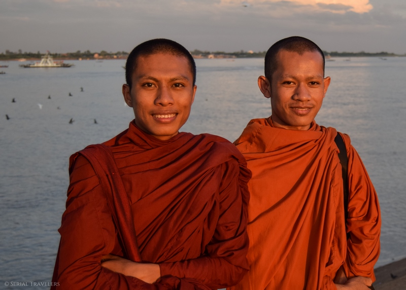 serial-travelers-cambodia-cambodge-phnom-penh-portrait-moine-mekong
