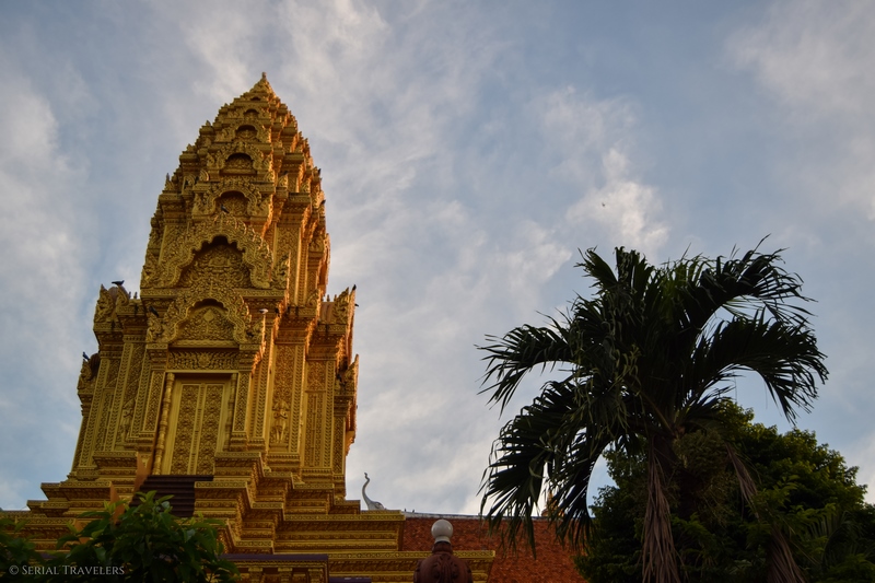 serial-travelers-cambodia-cambodge-phnom-penh-que-faire-temple-wat-ounalom