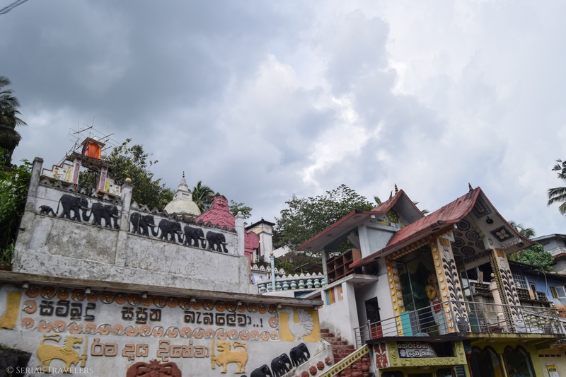 serial-travelers-sri-lanka-trajet-bus-local-ella-negombo-bus-temple