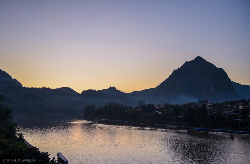 serial-travelers-blog-voyage-asie-laos-nord-nong-khiaw-village-coucher-soleil-riviere-bridge-pont