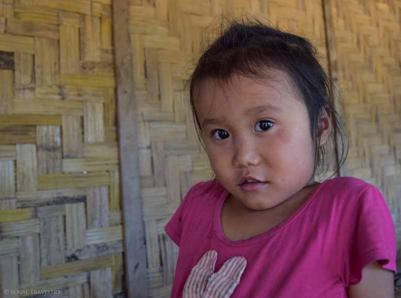 serial-travelers-laos-nong-khiaw-children-portrait-enfant-village-sopkeng