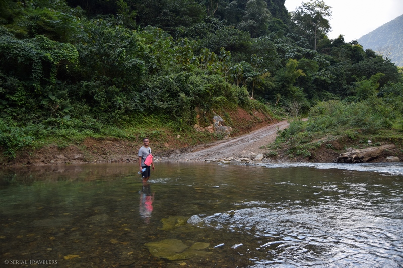 serial-travelers-laos-nong-khiaw-muang-ngoi-bateau-kayak