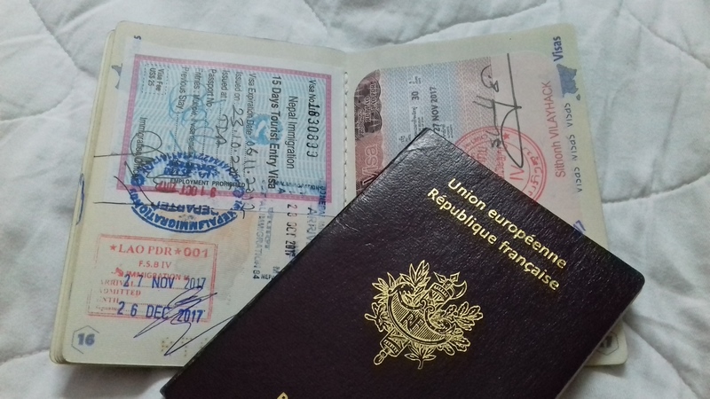 serial-travelers-laos-passage-frontiere-lak-sao