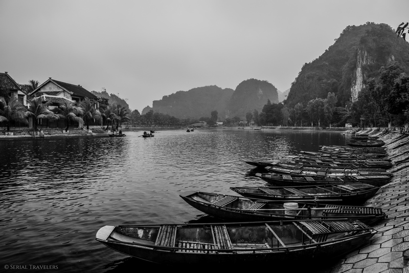 serial-travelers-vietnam-ninh-binh-tam-coc-river-riviere-bateau-pirogue