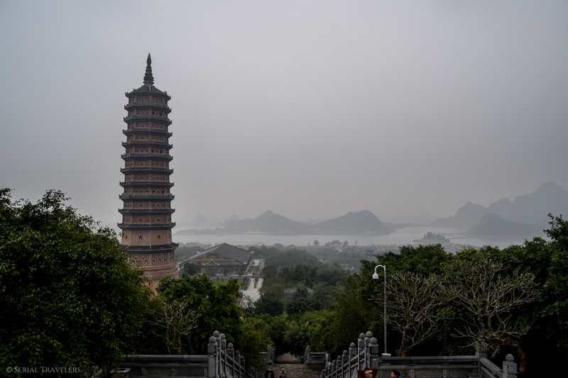 serial-travelers-vietnam-ninh-binh-temple-bai-pagode-vue