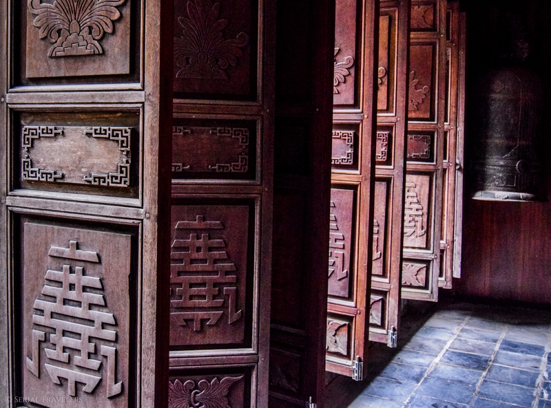 serial-travelers-vietnam-ninh-binh-trang-temple-confuscianisme-porte