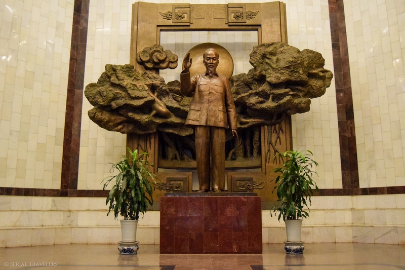 serial-travelers-vietnam-hanoi-ho-chi-minh-museum7-ho-chi-minh-statue