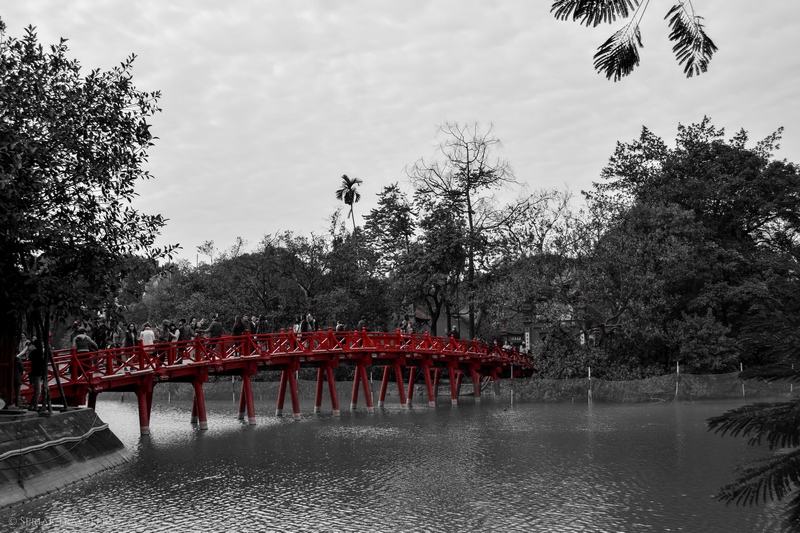 serial-travelers-vietnam-hanoi-hoan-kiem-lake