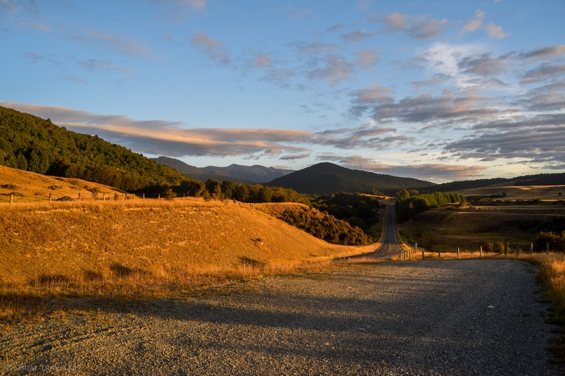 serial-travelers-nouvelle-zelande-camp-milford-sound-cascade-creek