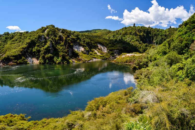 serial-travelers-nouvelle-zelande-waimangu-volcanic-valley-frying-pan-lake2