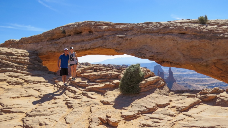 serial-travelers-ouest-americain-canyonlands-mesa-arch3